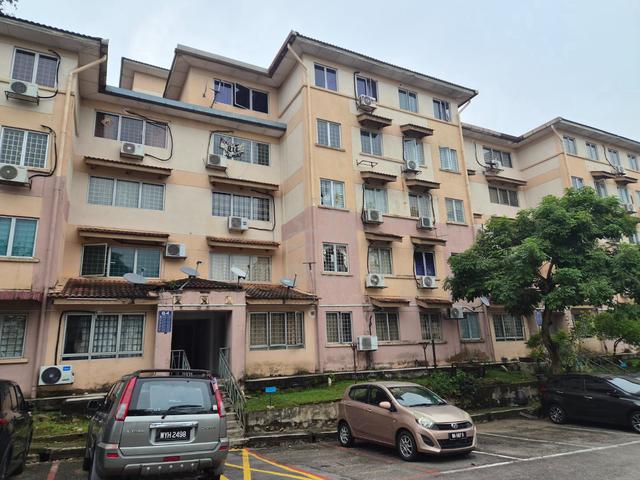 saujana apartment 1