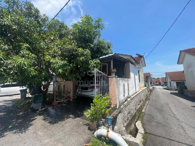 For Sale Renovated Endlot @ Single Storey Taman Politeknik PD 2