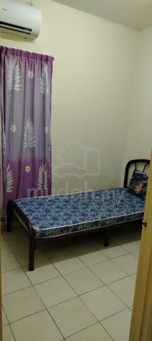 Aircond Spacious Single room, Female, Cengal Condo, LRT Salak selatan 1