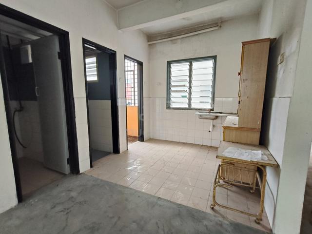 Sri Putra Apartment @ Sungai Buloh 1