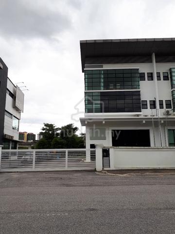 Semi-D Factory Warehouse With Lift at Bukit Jelutong Shah Alam 1