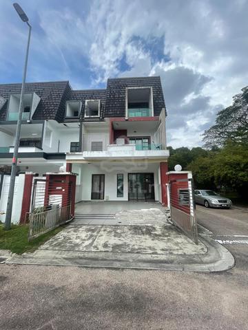 Taman Kempas Utama 2.5 Storey Terrace House 4bed Johor Bahru 1