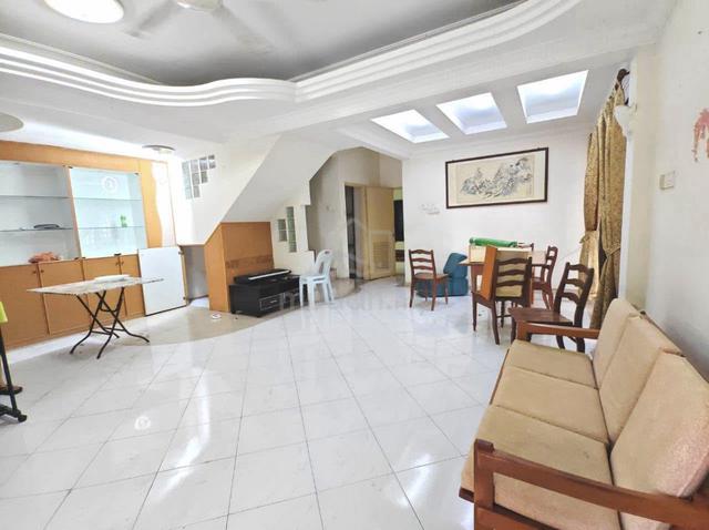 Bandar Baru Permas Jaya @ JB Renovated 2.5 Storey Terrace House Corner 1