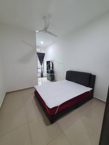Seri Impian Medium Room with private bathroom for rent 1