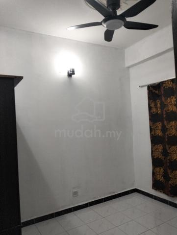 Small room to let 1