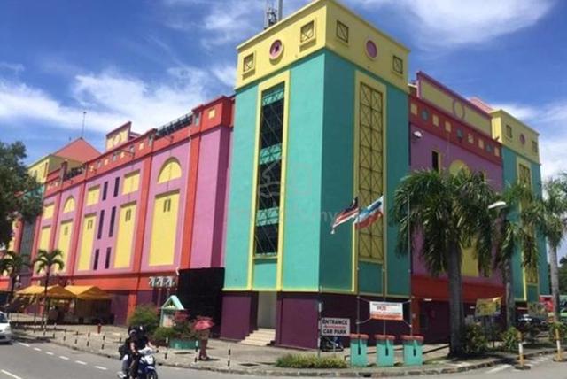 Centre Shopping Plaza for Sell 1