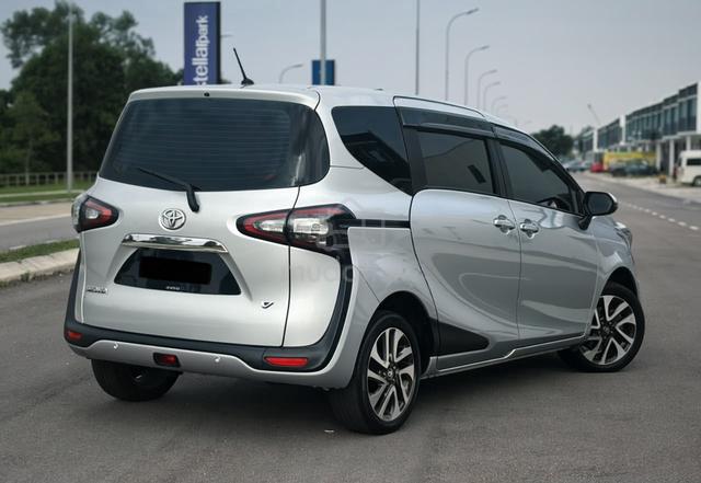 2017 Toyota SIENTA 1.5 V (A) - 4
