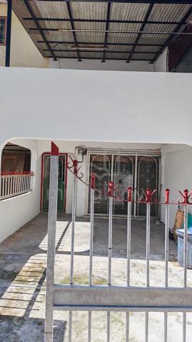 Sri mudah  2.5 story house for sale 1