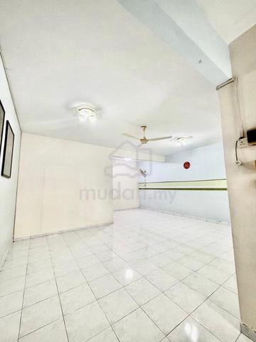 Market Rare Unit Pulai Utama 22x80 @ 2.5 Storey Renovated 1