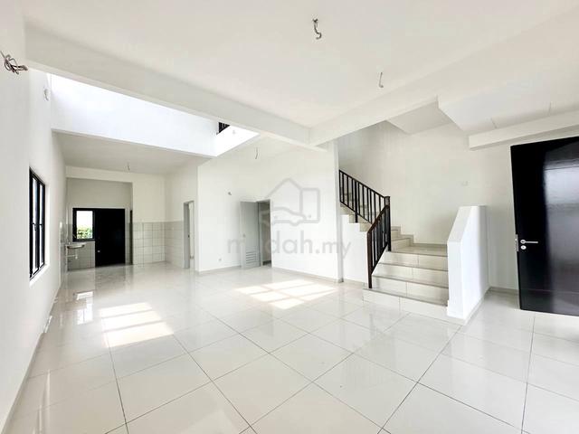 FACING OPEN ENDLOT Double Storey Queenbury Mahkota Hill Lenggeng 1