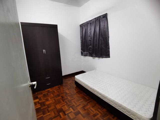 ROOM Starville Apartment Subang Jaya USJ Taipan LRT Wawasan Female 1