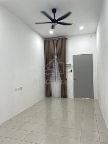 Rumah Teres Setingkat untuk Dijual di Lunas 1