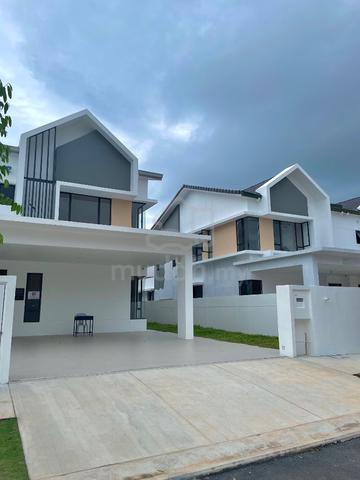 cluster semi d,0%,freehold,near highway,nilai,facing golf view 1