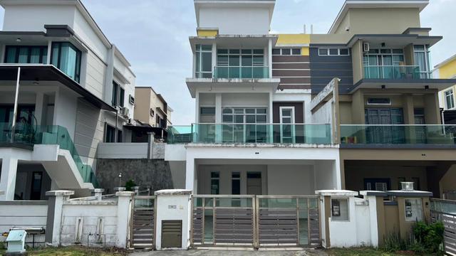 [ Sale | Jual ] Double-Storey Cluster House @ Taman Kempas Utama 1
