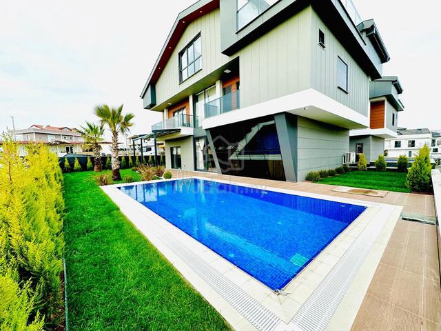 Corner Bungalow【70x120 + 6bed 6Bath】With Swimming Pool @ Kota Warisan 1