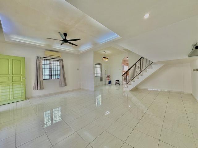 menglembu ipoh , renovated, move in condition house 1