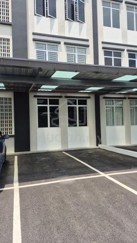 Townhouse Topaz Bandar Putera 2 1