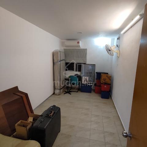 Taman Selat corner house for rent 1
