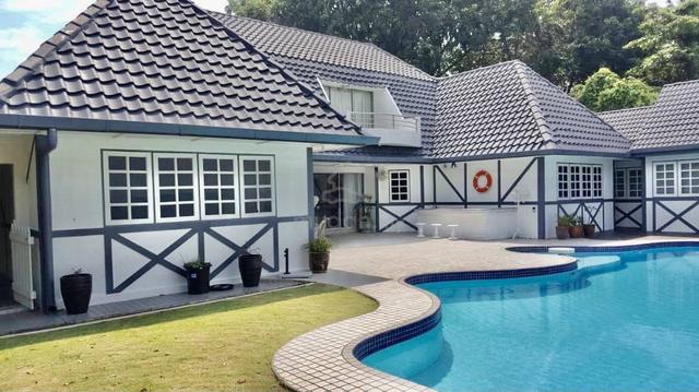 Freehold Renovated Seafront Bungalow with swimming pool @ Port Dickson 1