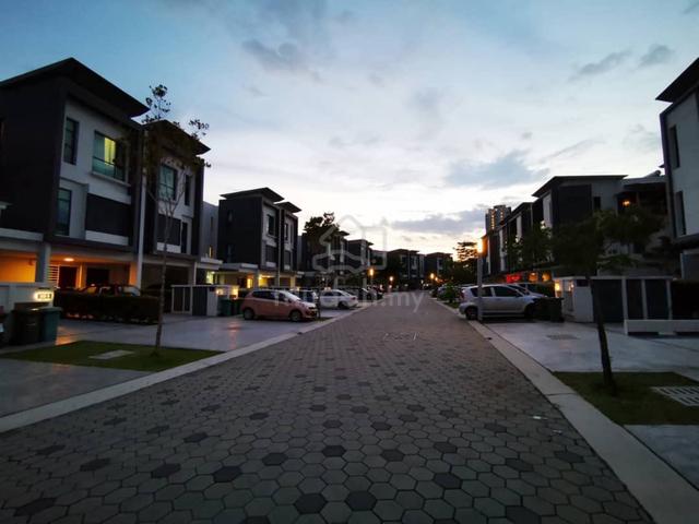 Fully Furnished Sunway Montana 1