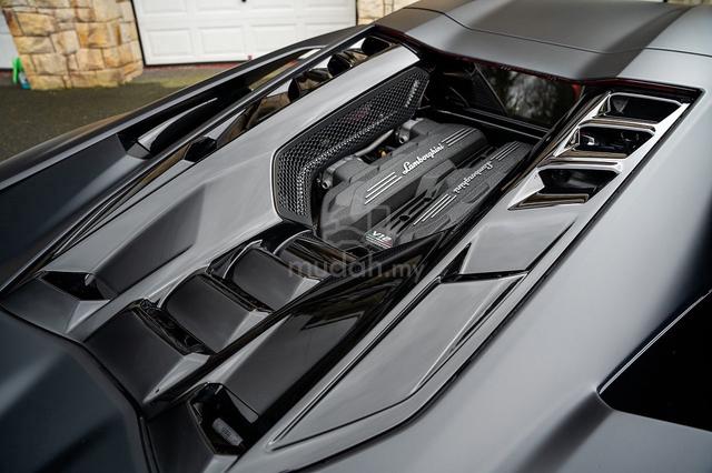 2025 Lamborghini Revuelto V12 Hybrid MATTE BLACK - 5