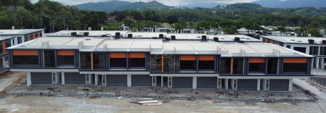 [IKON@CENTRIO SEREMBAN 2] 24'x75' Intermediate Unit Facing Mainroad 4