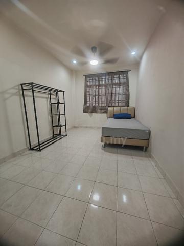 Master Bedroom Rental - Vista Apartment, Bandar Seri Alam 1