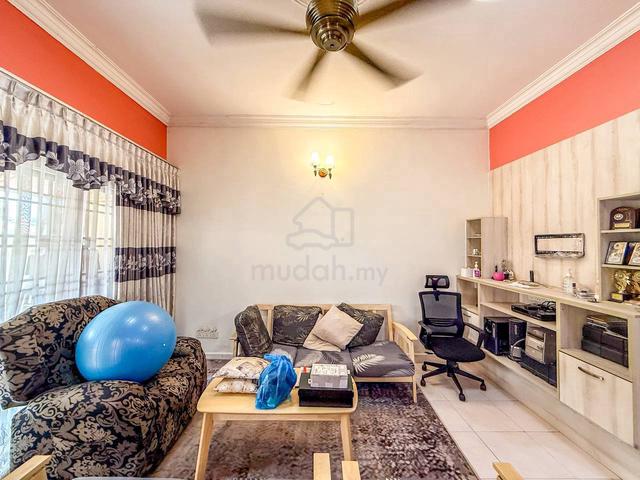 Double Storey Terrace Jalan Platinum, Seksyen 7, Shah Alam 1