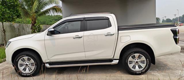 2022 Isuzu D-MAX 1.9 PREMIUM 4x4 (A) - 4