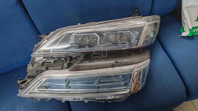 Toyota Vellfire AH30 LH Headlamp - photo 4 of 4