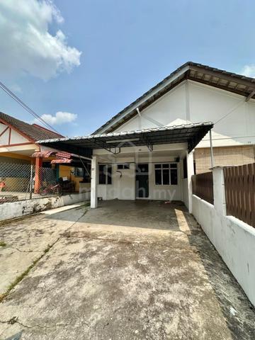 Taman Molek Single Storey Terrace House For Rent 1