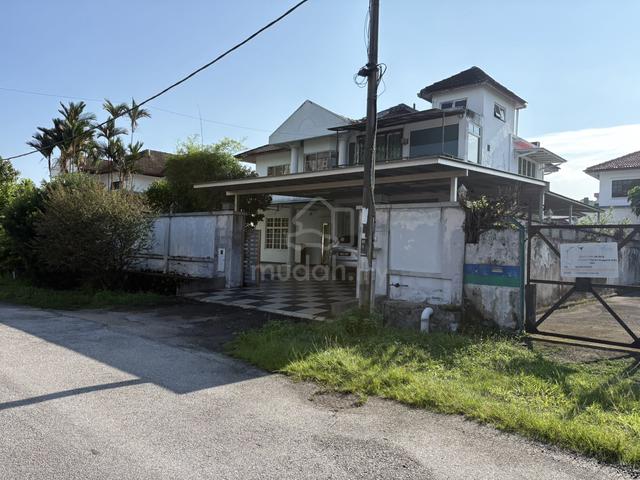 Huge Land Bungalow 1