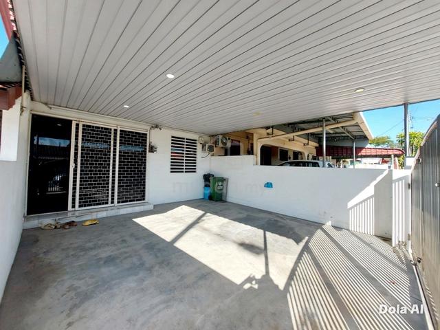 Station 18 / 1 Storey Terrace / 3R2B / Renovated / Move In Condition! 1