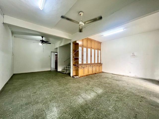 Super Below CHEAP! 2 Sty Jln Meru Near Eng Ann 22x70! BANk value 750k! 1