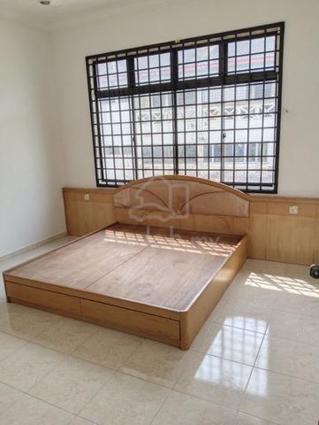 [LARGE LAND SIZE] Semi-Detached House @ Taman Senai Utama for Rent 1