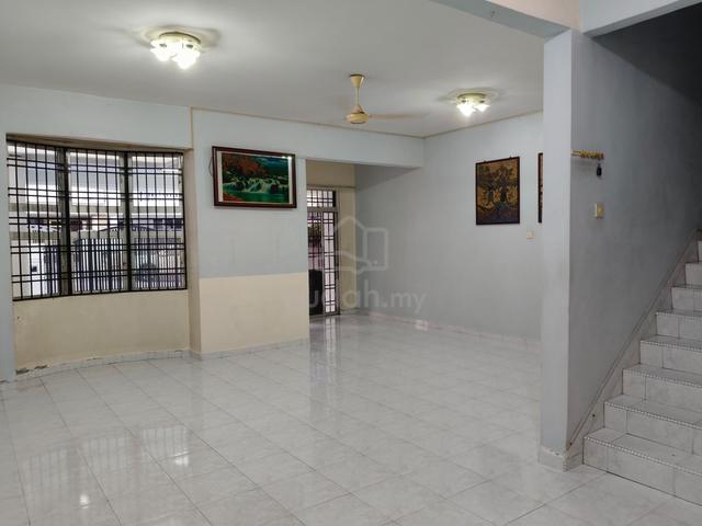2.5 Storey Terrace House taman Pulai Utama Partial furnish 1