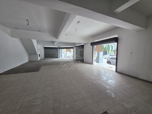 CORNER 2442sf 3 Storey Shop Lot Salak Perdana Business Park SEPANG 1