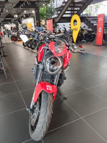 Ducati Monster 937 - photo 12 of 12