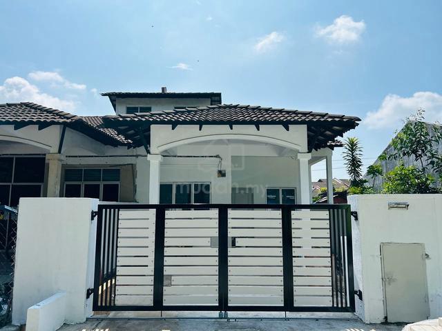 [Renovated] End Lot Teres Setingkat di Pinggiran Putra dekat DMMC 1