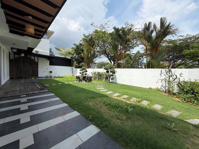 Corner Cluster 2 Storey, Austin Residence, Tmn Mount Austin, Johor 1