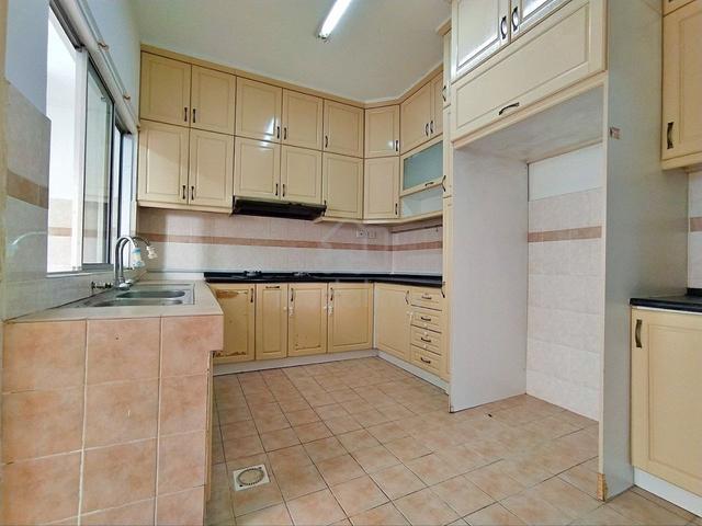 PARTIAL FURNISHED 2 Storey Superlink house, Sec 9 Putra Heights 4