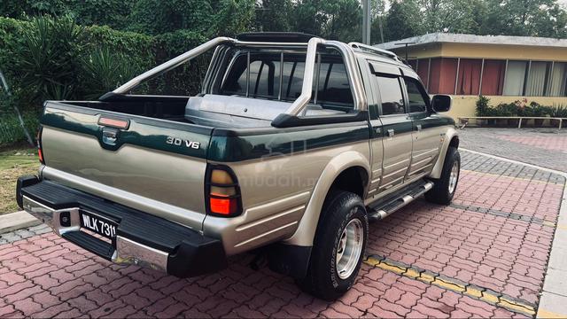 2002 Mitsubishi STORM 3.0 GLS (A) - 2