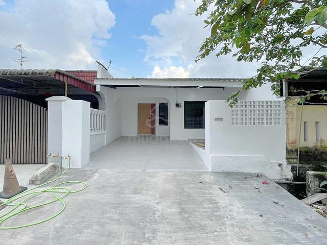 4x Jalan Lumpit 4x, Taman Teratai, Skudai, Single Storey Low Cost 1