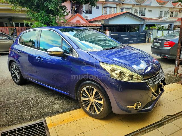 Cheapest 2017 Peugeot 208 1.2 PURETECH (A) - 4