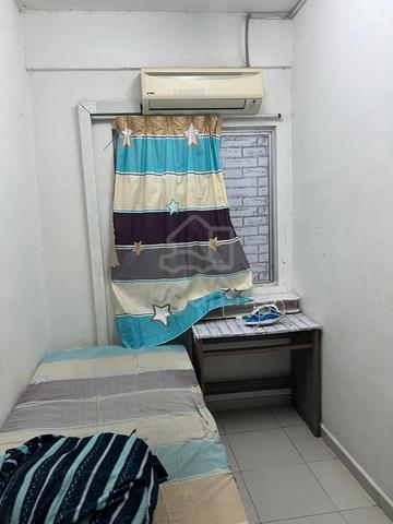 FF room at Academia South City, Free WIFi & water, walk to MRT & KTM 1