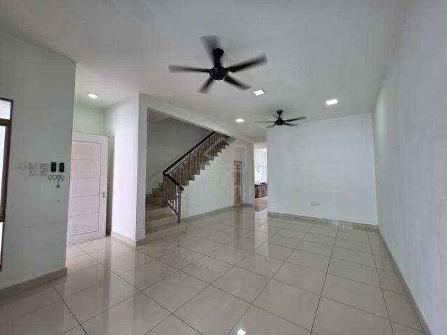 Full Loan Dato Onn Double Storey Good Condition 1