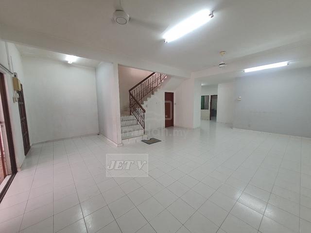 Partially Renovated & Furnished 2 Sty Bandar Bukit Tinggi 2 Klang 1