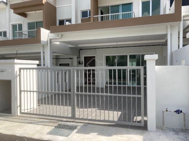 Rumah Teres 2 Tingkat Taman Jenderam Sutera, Dengkil [Freehold Malay] 1
