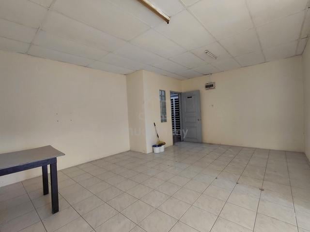 Beverly Hills Plaza | Corner 1,000 sqft | 3rd Floor 1