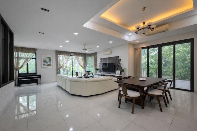 Horizon Hills Golf East 2.5 Storey Semi-D 35x80 Renovated Furnished 1